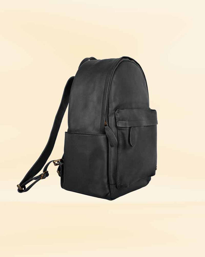 Handy leather strap on the back in US style