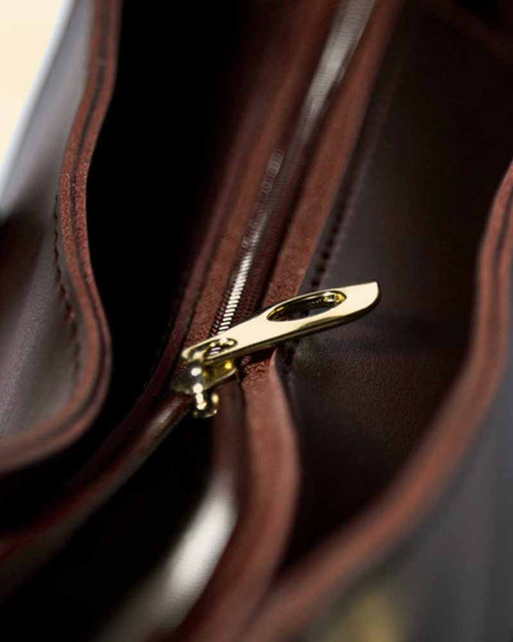A stylish and functional tote bag for everyday use in USA 