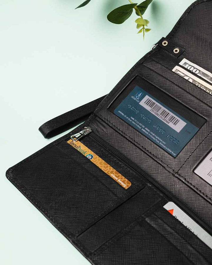 Wristlet clutch with zipper closure in American style