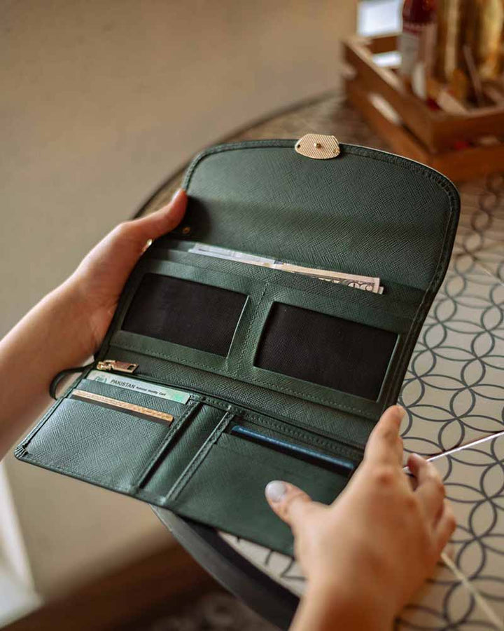 Stylish women's wristlet clutch in USA market