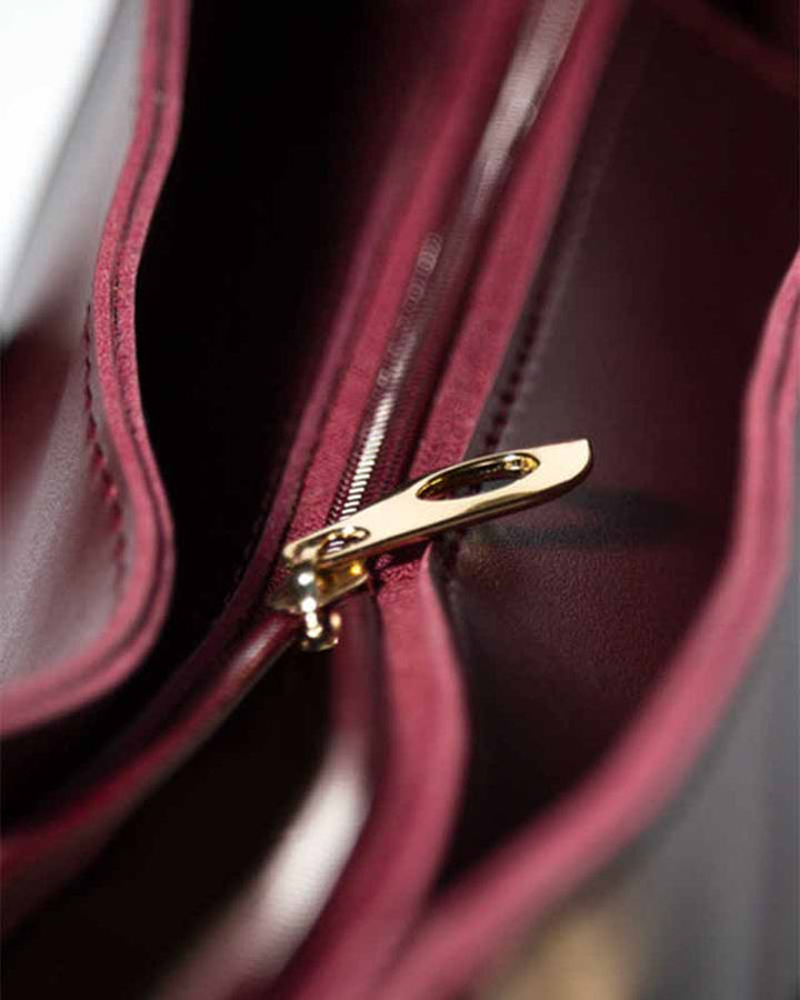 Perfect for students who need a functional yet stylish bag for school America
