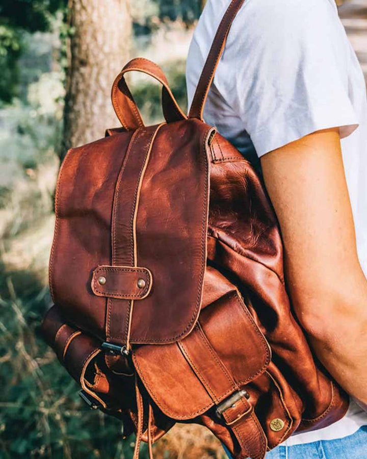 Roomy front pouches and internal zip pocket in America