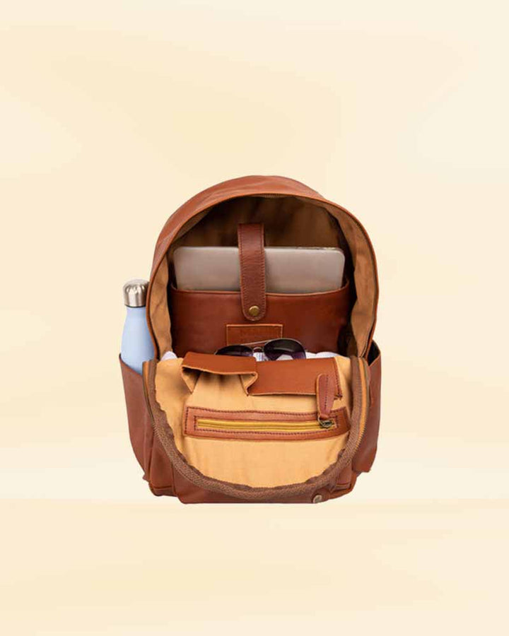 Roomy enough for a 16" Macbook in USA market