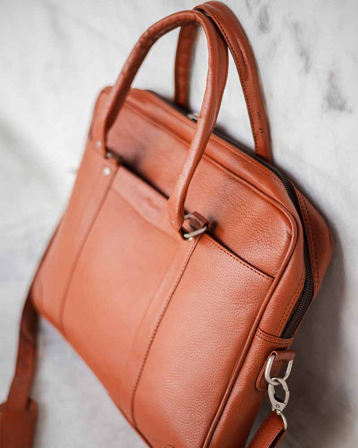 Fashionable and Functional Men's Brown Leather Bag in America