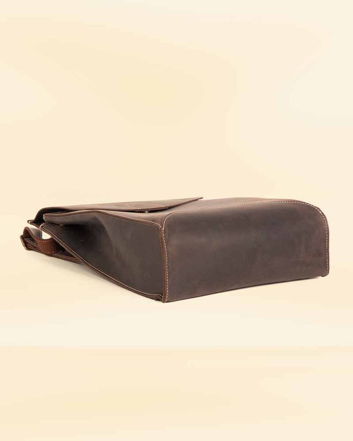 High-end leather slim backpack for the discerning shopper in American style