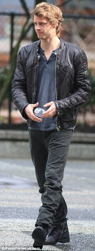 Experience the confidence and sophistication of John Young with this elegant leather jacket in France market