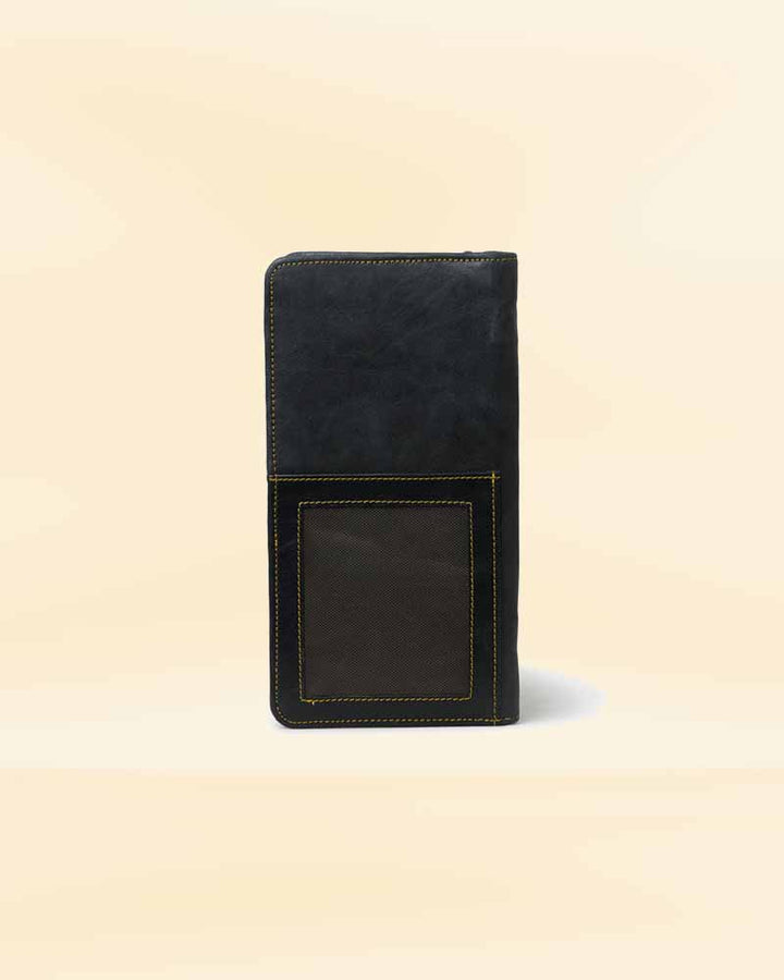 The high-quality leather finish of our Multi Purpose bag, designed for the American market
