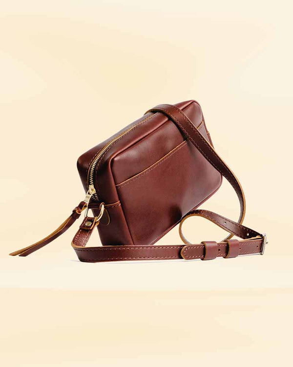 The high-quality leather finish of our Toaster bag, designed for the American market