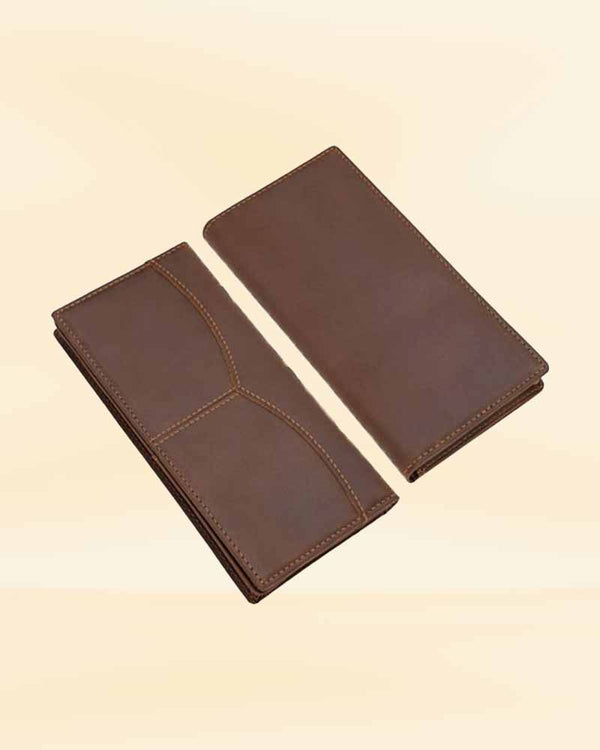 The high-quality leather finish of our vintage long wallet, designed for the American market