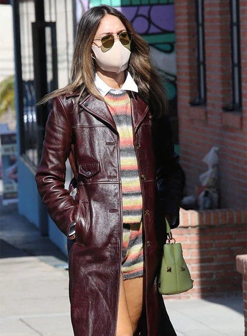 Eiza Gonzalez looks stunning in a sophisticated leather trench coat in American style