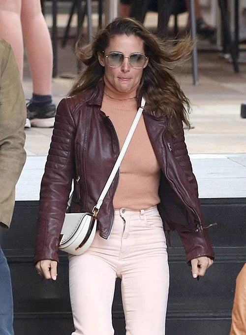 Elsa Pataky's chic leather jacket in USA market